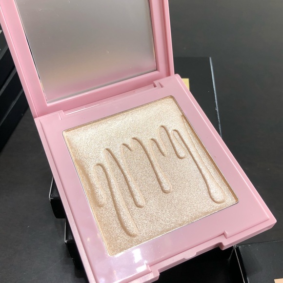 Kylie Cosmetics Other - 😍 NWT Kylighter by Kylie in Ice Me Out! 😍